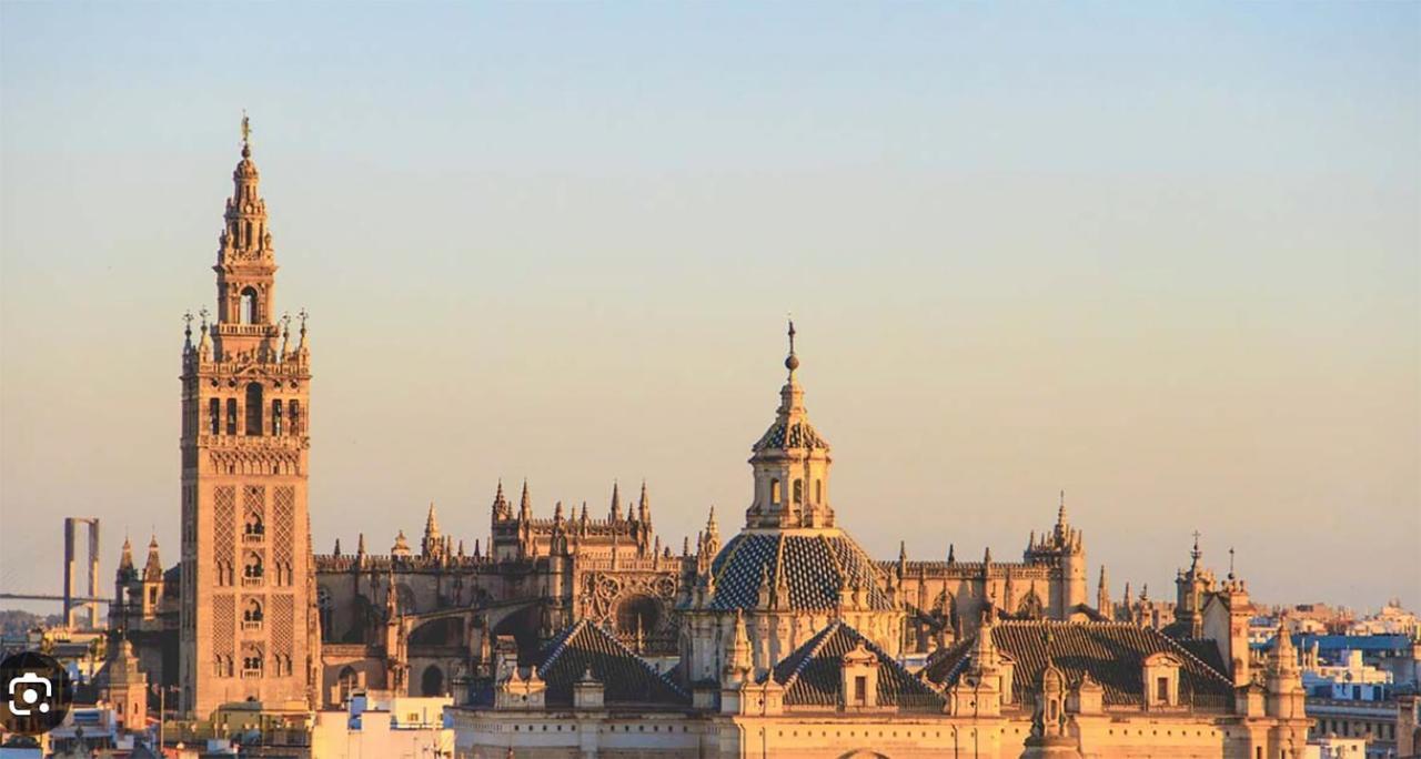 Atico Con Balcon En Pleno Centro Leilighet Sevilla Eksteriør bilde